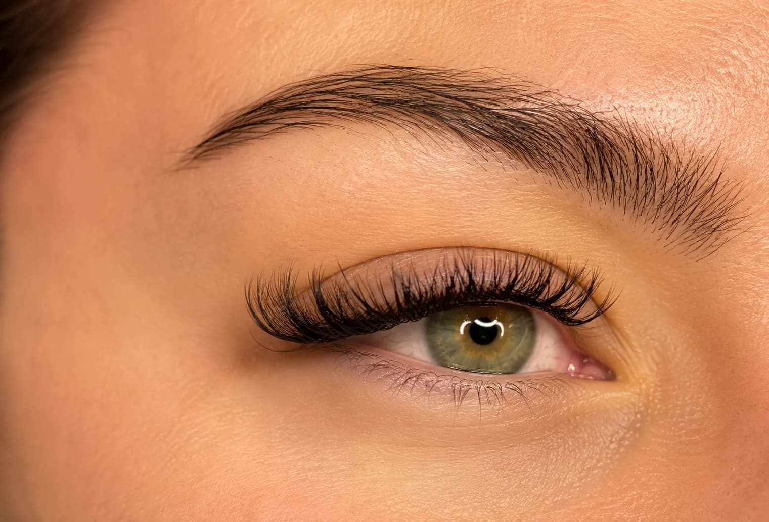 Extensions de cils effet eyeliner