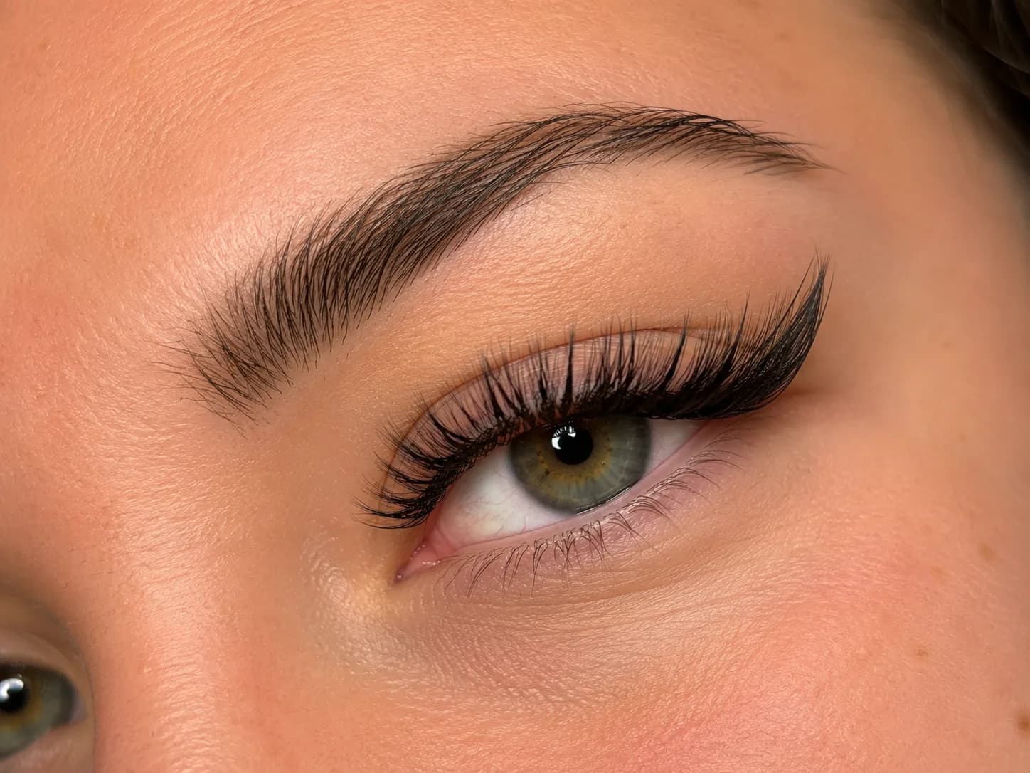 Pose de cils volume et browlift