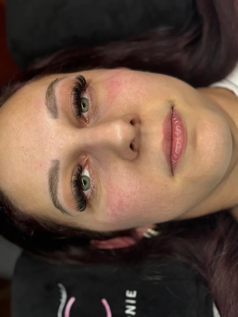 Extensions de cils volume russe