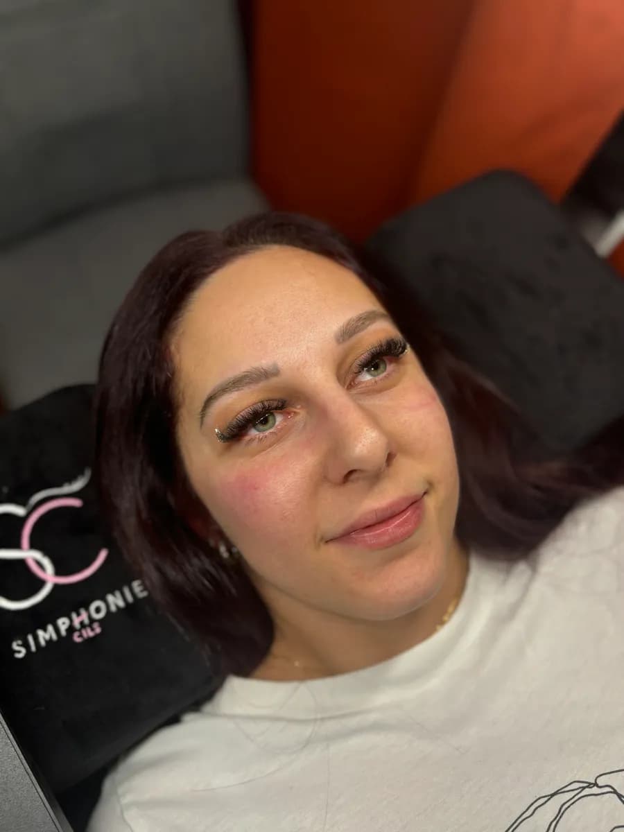 Extensions de cils volume russe, regard intense